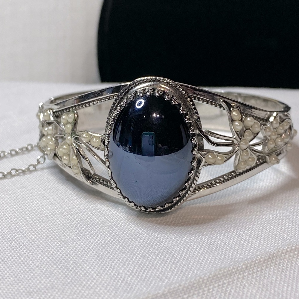 Vintage Whiting & Davis faux silver Bracelet Black glass Cabochon & Seed pearls